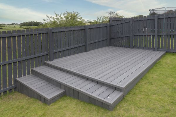 Vinyl Deck Construction in Warren